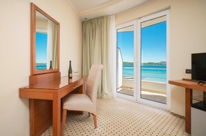 Suite panoramique, balcon, vue sur la mer | Intérieur