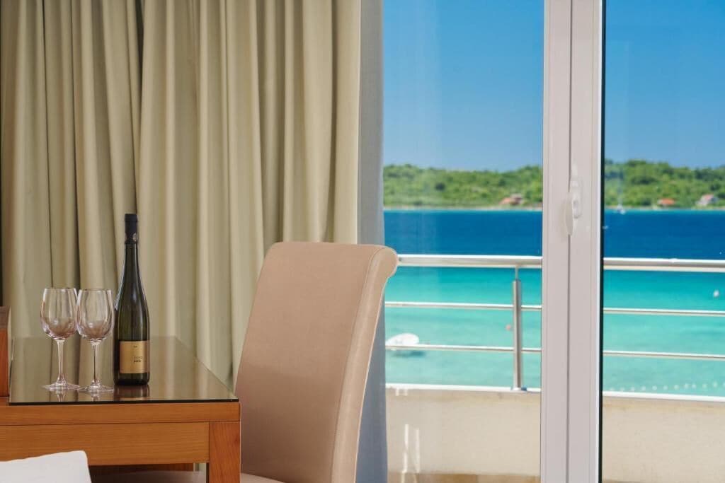 Panoramic Suite, Balcony, Sea View | Dining