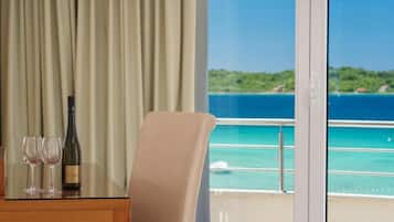 Panoramic Suite, Balcony, Sea View | Dining