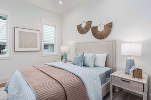 Room - Wavewatcher's Retreat - Luxury Oceanfront Living (Wrightsville Beach)