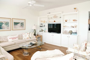Living area - Sunrise at Dune Ridge - Oceanfront 3 bedroom condo (Wrightsville Beach)