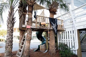 Children’s area - Top Floor - Harbor Island Hideout (Wrightsville Beach)