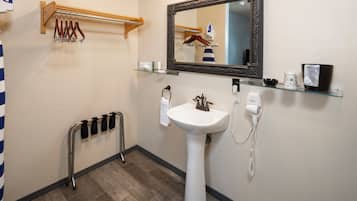 Double Room, 2 Queen Beds | Bathroom