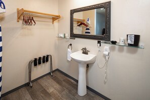 Bathroom - Grand Lake Casino & Lodge (Grove)