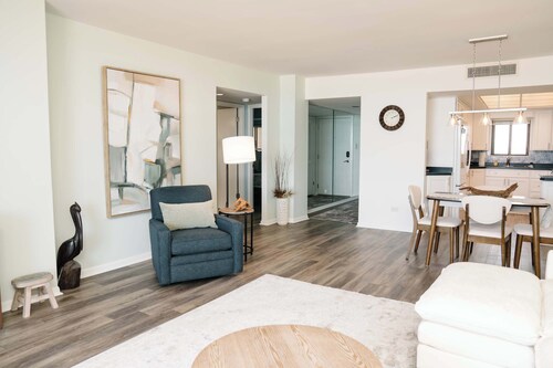 Sea Breeze- Oceanfront Station One Suite