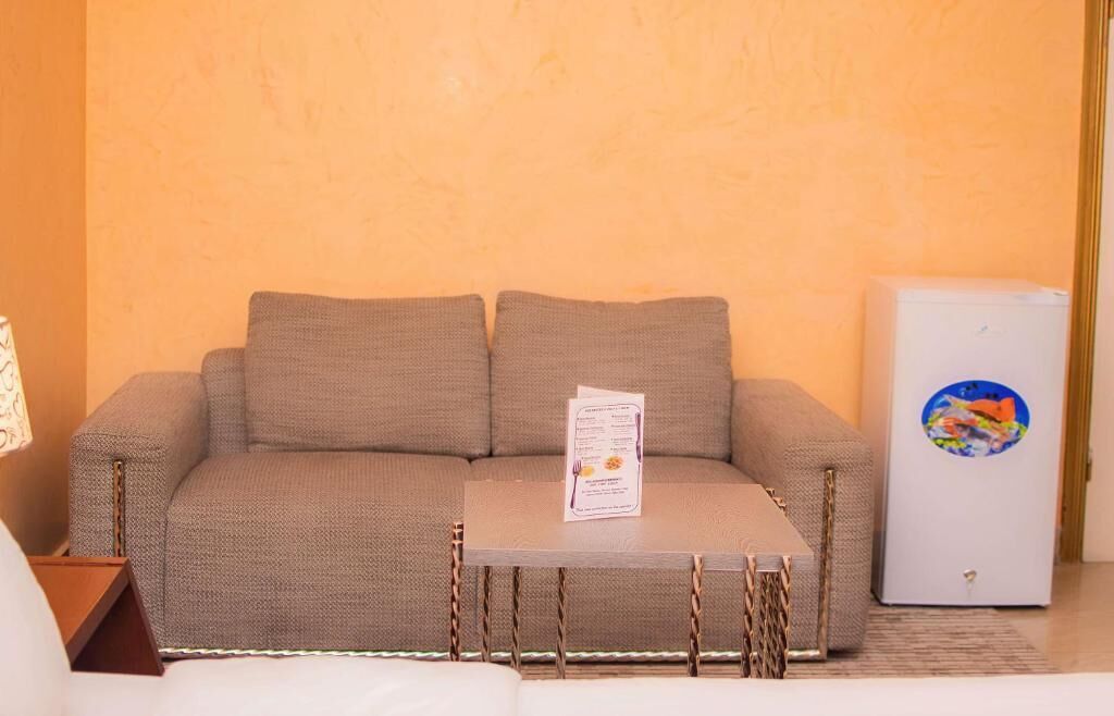 Family Suite, City View | Living area