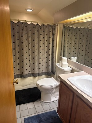 Bathroom - Gorgeous 4-bedroom penthouse condo with building elevator at Wintergreen! (roseland)