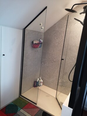 Shower - Bail Mobilité, Grand Loft hypercentre de Lille (Lille)