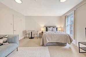 1 bedroom, iron/ironing board, WiFi, bed sheets - The Aspen at Redwood Court (London)