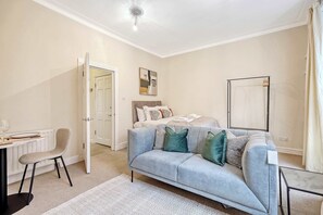 TV - The Cedar at Redwood Court (Greater London)