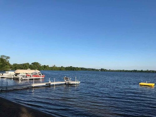 Serene Waterfront Cabin on Barrett Lake – Your Peaceful Escape Awaits