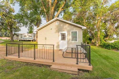 Serene Waterfront Cabin on Barrett Lake – Your Peaceful Escape Awaits