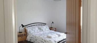 Charming Skye Cottage | Open-Plan Retreat Near Coast & Distillery. Pet friendly!