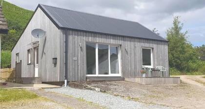 Charming Skye Cottage | Open-Plan Retreat Near Coast & Distillery. Pet friendly!