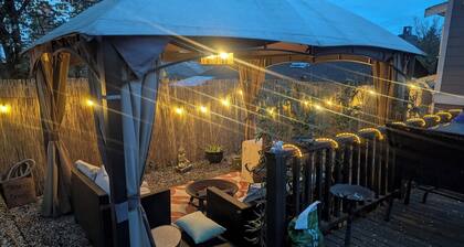 Cozy Private Guest Suite Near SkyTrain