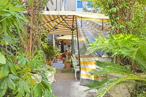 Property grounds - Superb Fitzrovia Regent Street 3 Bed 3 Bath WiFi (London)
