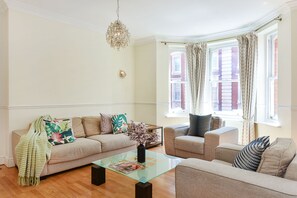 TV - Superb Fitzrovia Regent Street 3 Bed 3 Bath WiFi (London)
