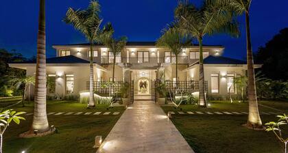 Luxury 6BR Villa in Punta Cana Resort & Club, Chef, Maid & Golf Cart included