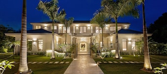Luxury 6BR Villa in Punta Cana Resort & Club, Chef, Maid & Golf Cart included
