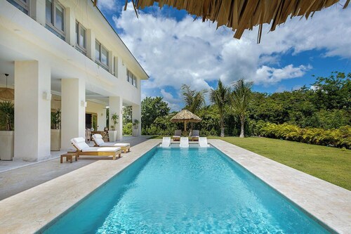 Luxury 6BR Villa in Punta Cana Resort & Club, Chef, Maid & Golf Cart included