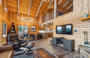 Smart TV, fireplace - Fabulous Whitefish 3 bedroom Cabin (Whitefish)