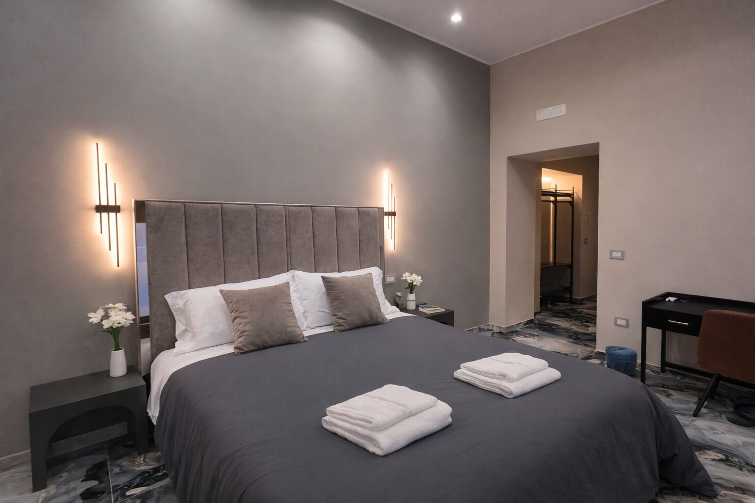 Deluxe Room | In-room safe, laptop workspace, blackout drapes, soundproofing