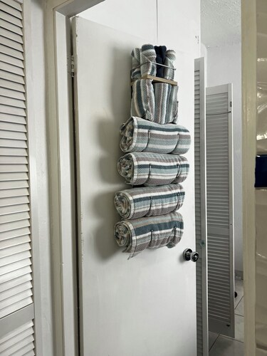 ART STUDIO #4: Holetown sunny 1BR Beach apartment.  2 ACs cool entire home.