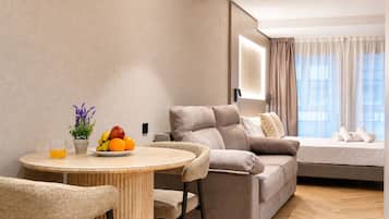 Superior Studio, City View | Interior