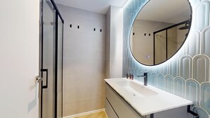Apartment, 2 Bedrooms, City View | Bathroom - MyFlats Marina (Alicante)