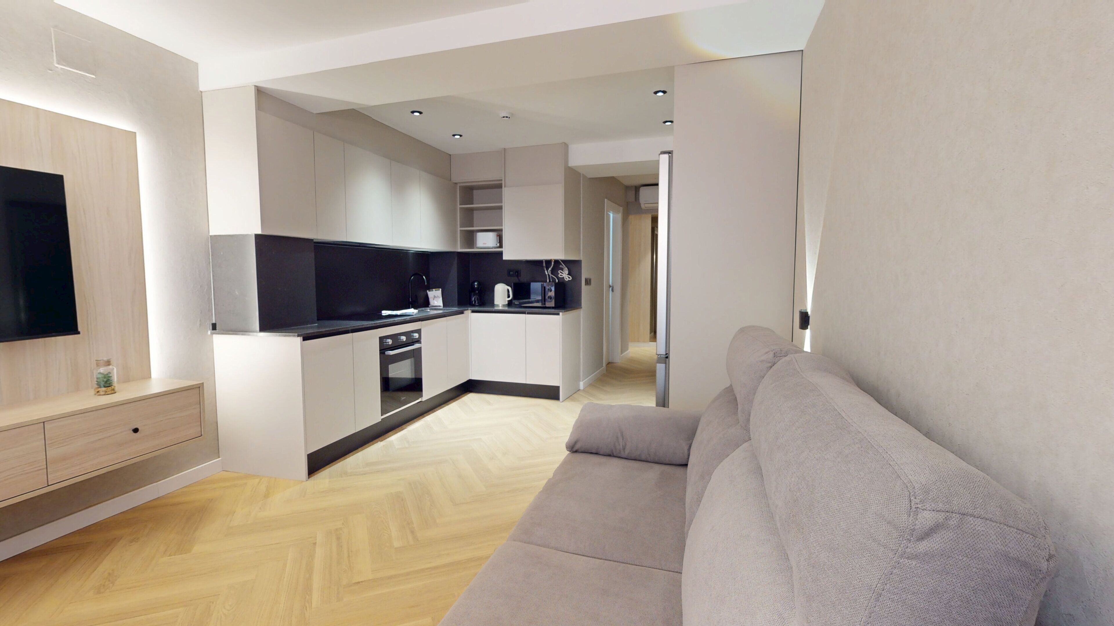 Appartement, 2 slaapkamers, uitzicht op de stad | Woonruimte | Televisie