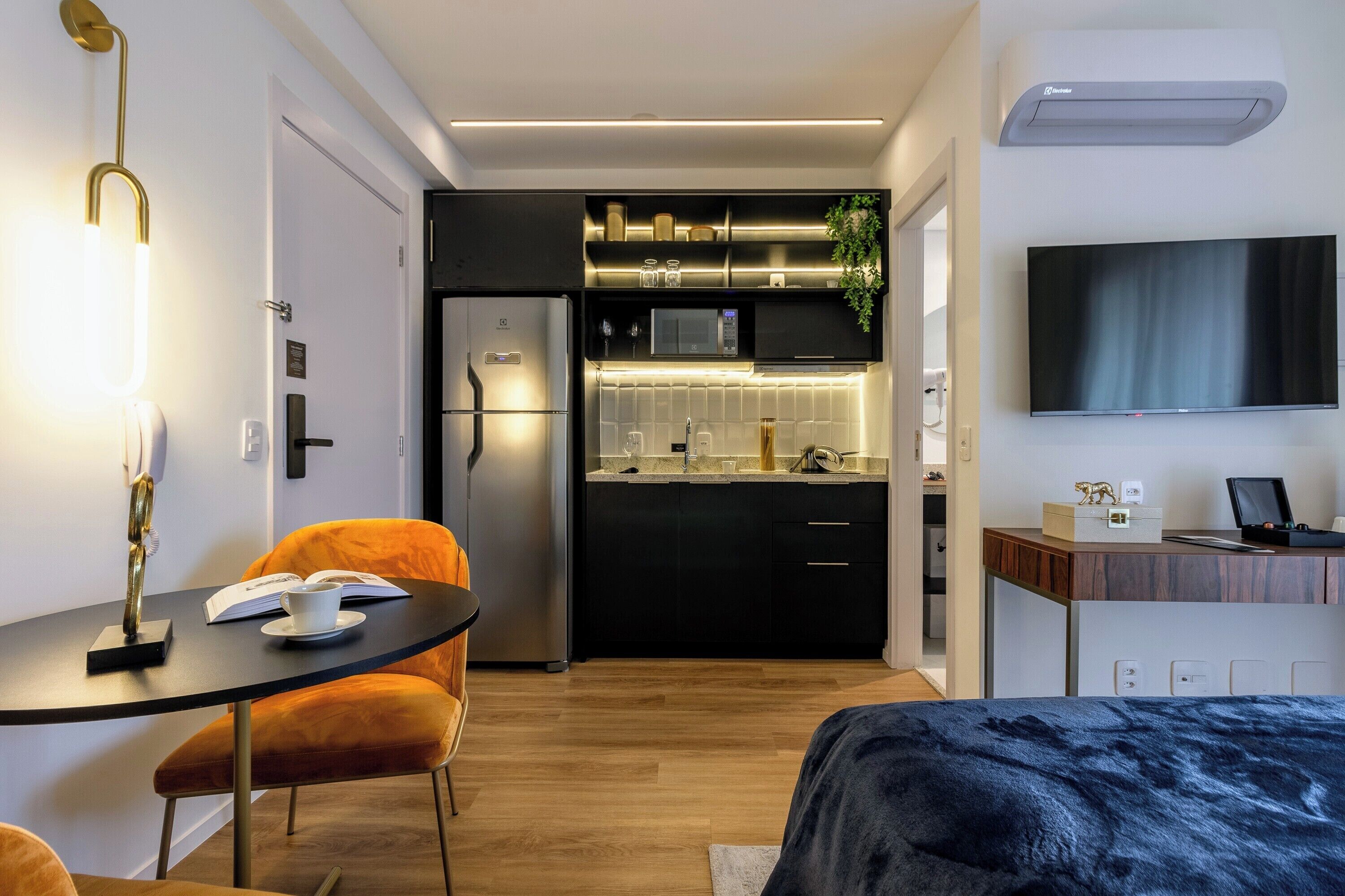 Studio Casal com Varanda | Allergitestade sängkläder, arbetsyta för laptop och gratis wi-fi