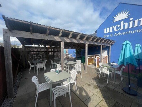 Urchin Loft is a superb 4-bed apartment accommodating up to 12 guests in Ardmore