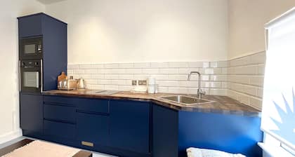 Urchin Loft is a superb 4-bed apartment accommodating up to 12 guests in Ardmore