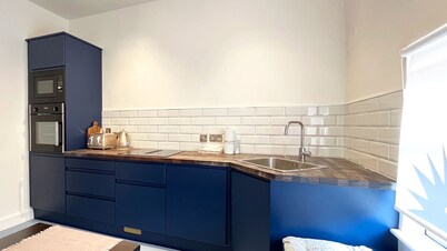 Urchin Loft is a superb 4-bed apartment accommodating up to 12 guests in Ardmore