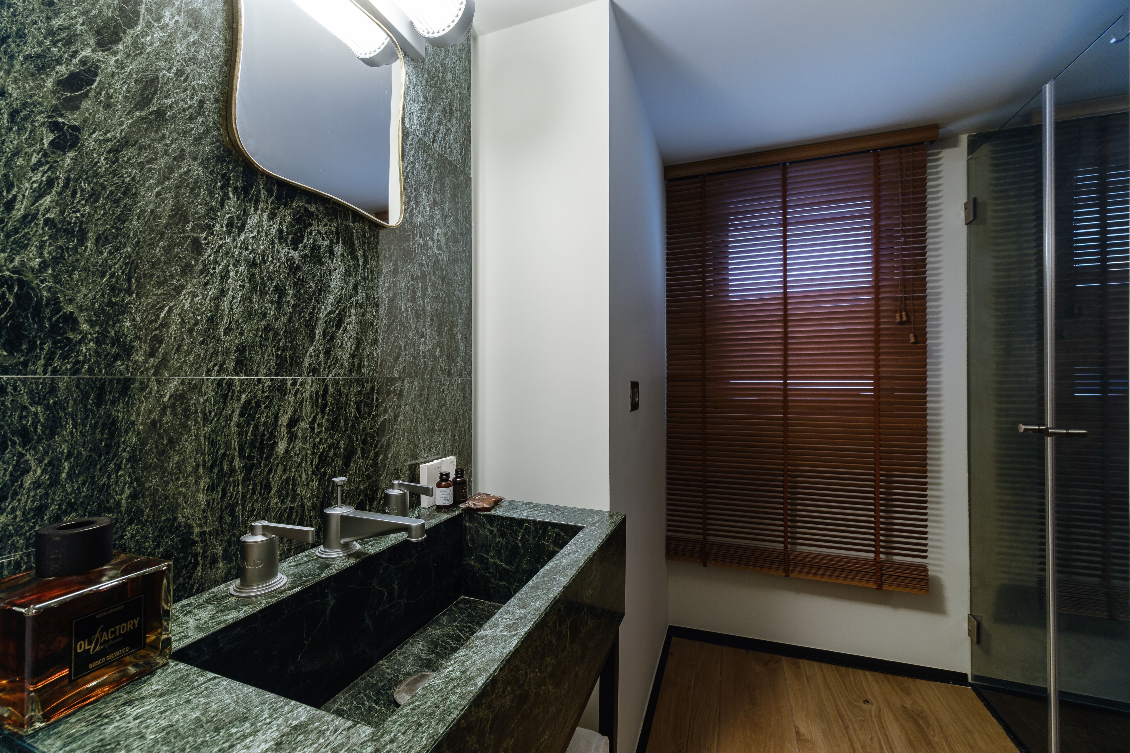 Classic-Einzelzimmer, 1 großes Einzelbett, rollstuhlgeeignete Dusche, Nichtraucher | Badezimmer