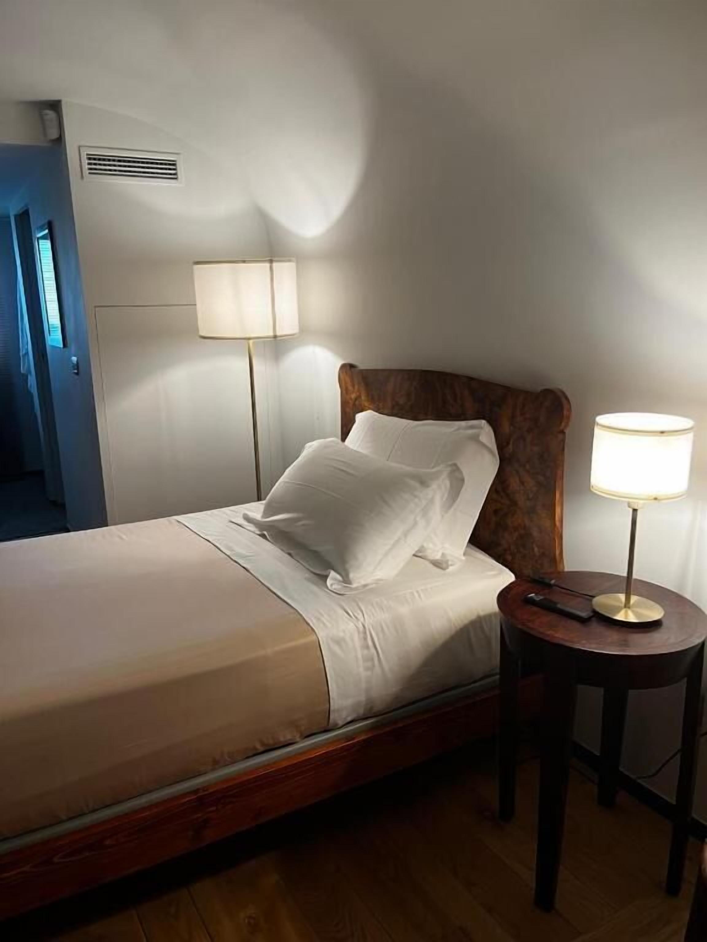 Classic Single Room, 1 Large Single Bed, Roll-in Shower, Non Smoking