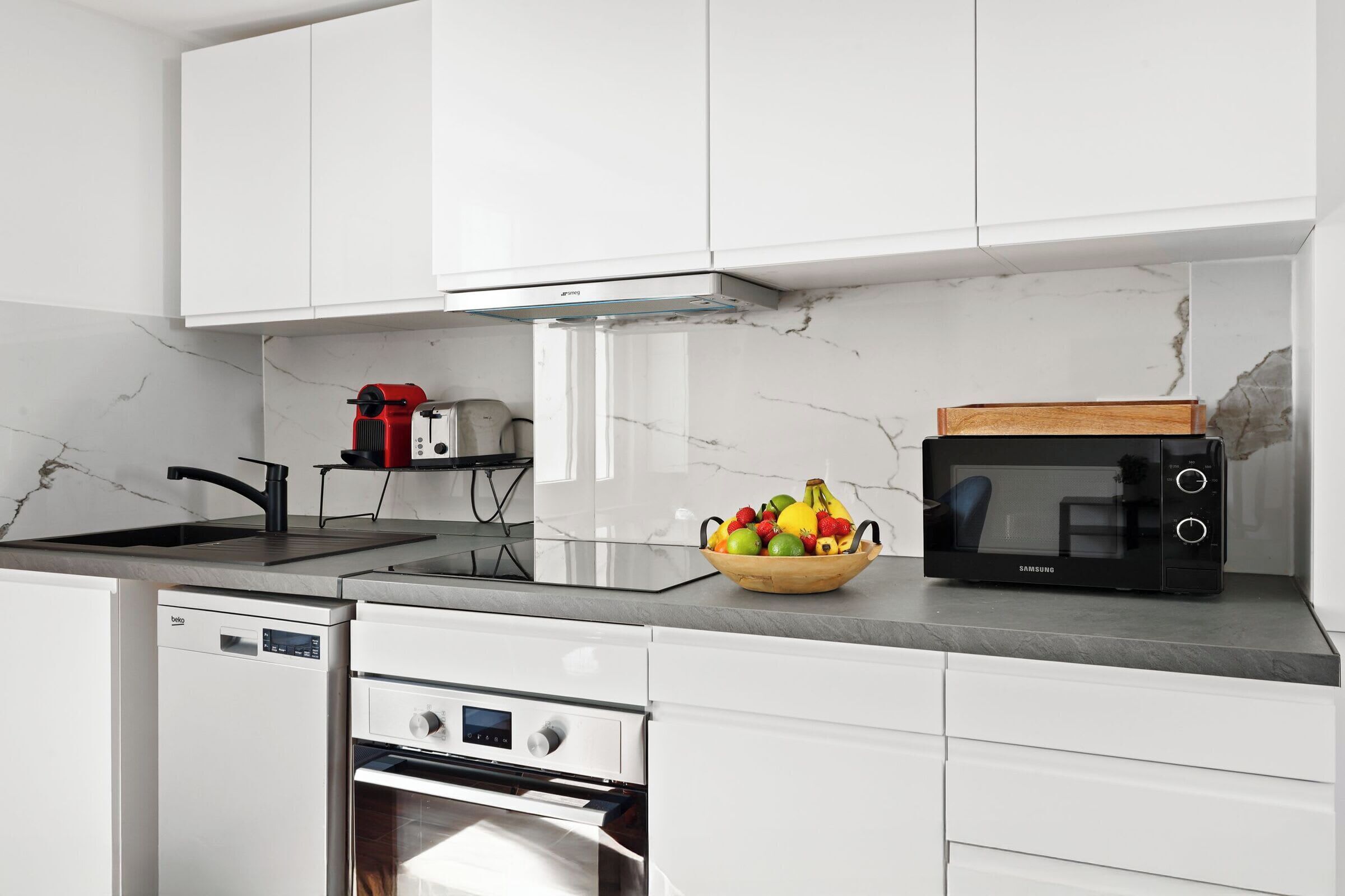 Fridge, microwave, oven, stovetop