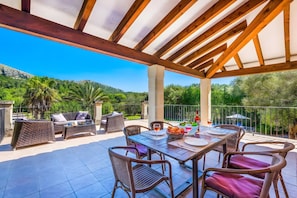 Outdoor dining - Villa Tomas in Pollensa with Mountain View, Pool & Wi-Fi (Illes Balears)