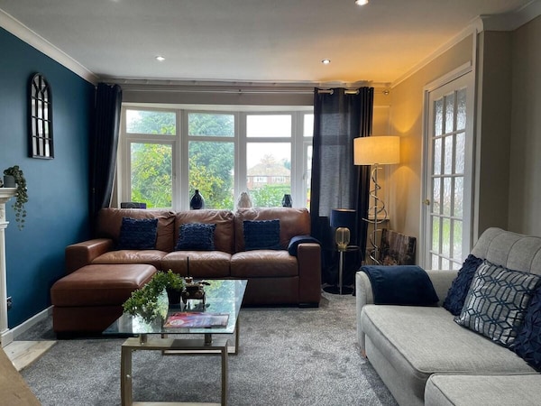 House Sleeps 6 With Garden And Parking - Leeds