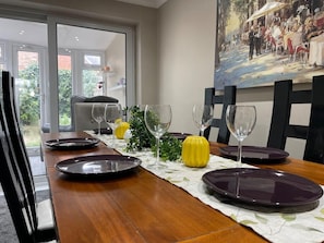 Dining - House Sleeps 6 With Garden and Parking (Leeds)