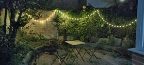 Terrace/patio - House Sleeps 6 With Garden and Parking (Leeds)