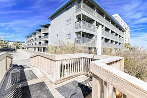 Property grounds - Tide Time Oceanfront at Sea Cabin w Pool (North Myrtle Beach)