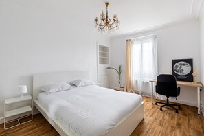 2 bedrooms, iron/ironing board, WiFi, bed sheets - Elegant 49m² Paris Flat – Ideal for 4 Guests (Paris)