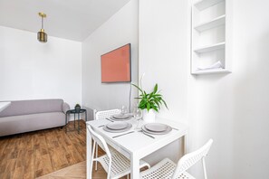 Dining - Elegant 49m² Paris Flat – Ideal for 4 Guests (Paris)