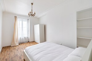 2 slaapkamers, een strijkplank/strijkijzer, wifi, beddengoed