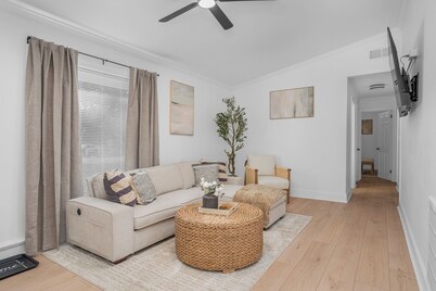 Cozy Modern Haven – Family Friendly