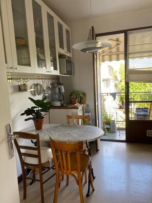 Dining - Elegant A/C Home with Sunny Terrace in Aix Center (Aix-en-Provence)