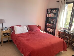 Iron/ironing board, WiFi, bed sheets - Elegant A/C Home with Sunny Terrace in Aix Center (Aix-en-Provence)