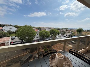 Outdoor dining - Sea View Apt, Pool & Tennis in Vallauris (Vallauris)