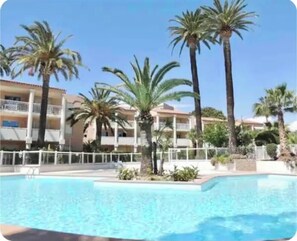 Pool - Sea View Apt, Pool & Tennis in Vallauris (Vallauris)